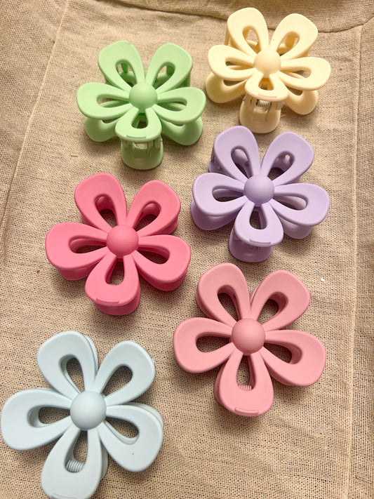 Cutout Flower Claw Clip