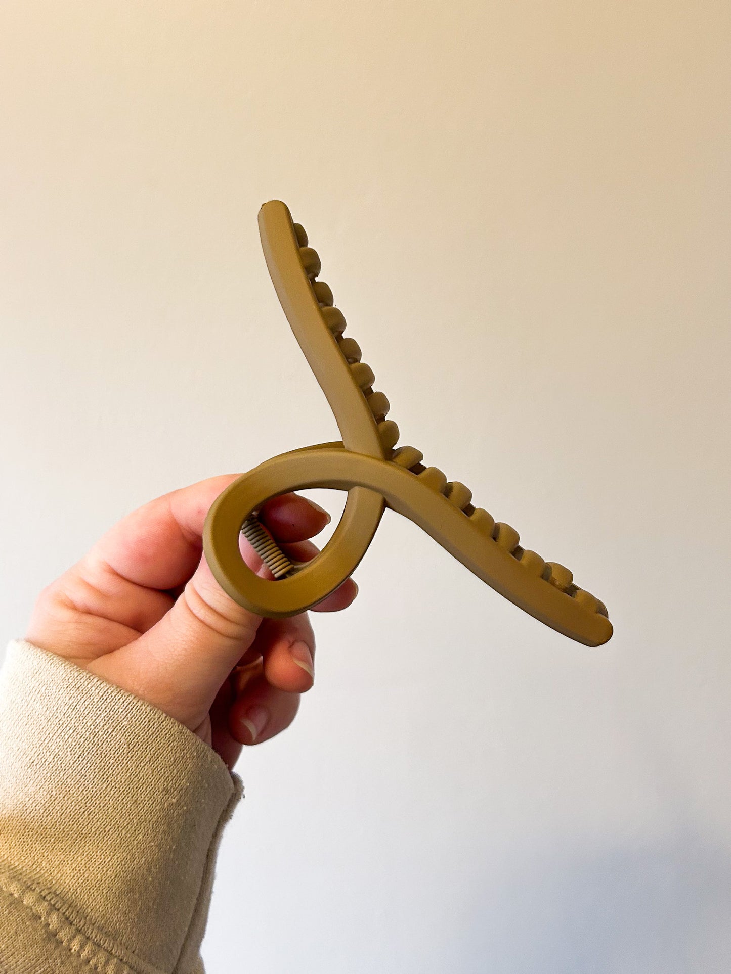 Looped Claw Clip