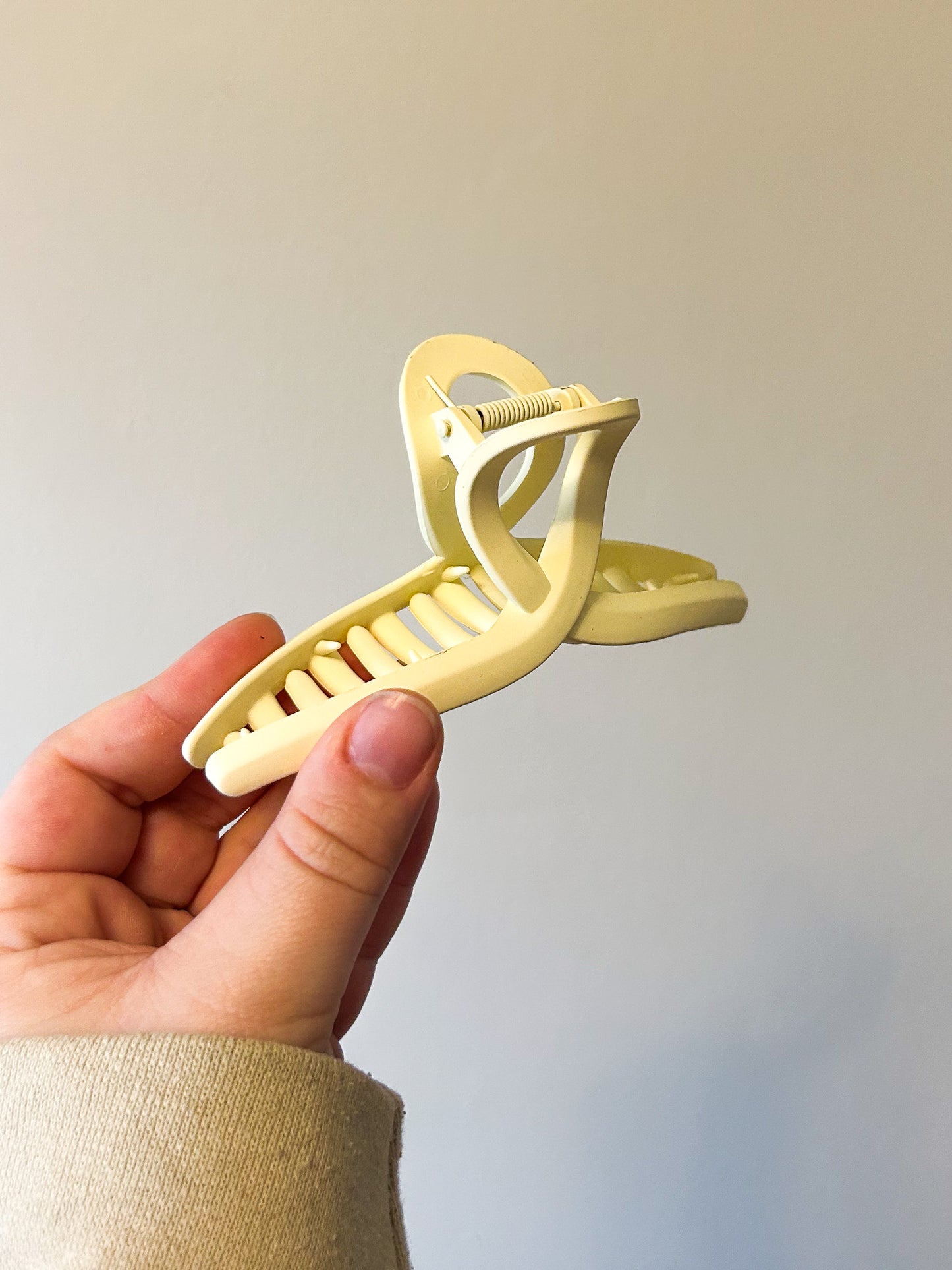 Looped Claw Clip